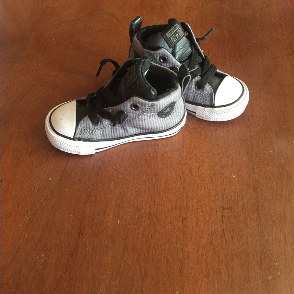 Black and silver converse sneakers size 5 like new